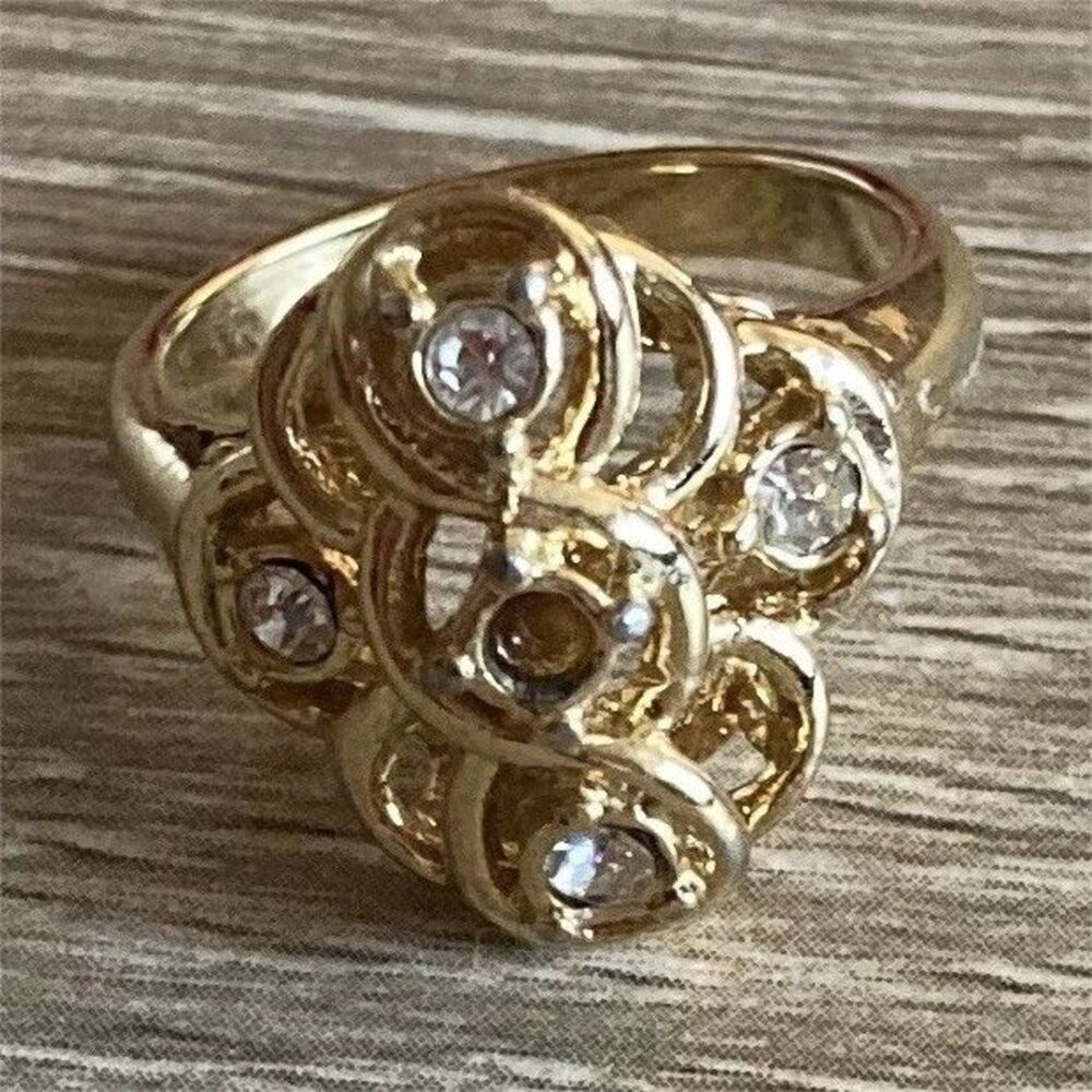 Cocktail ring round white stone cluster setting size 6 gold color band